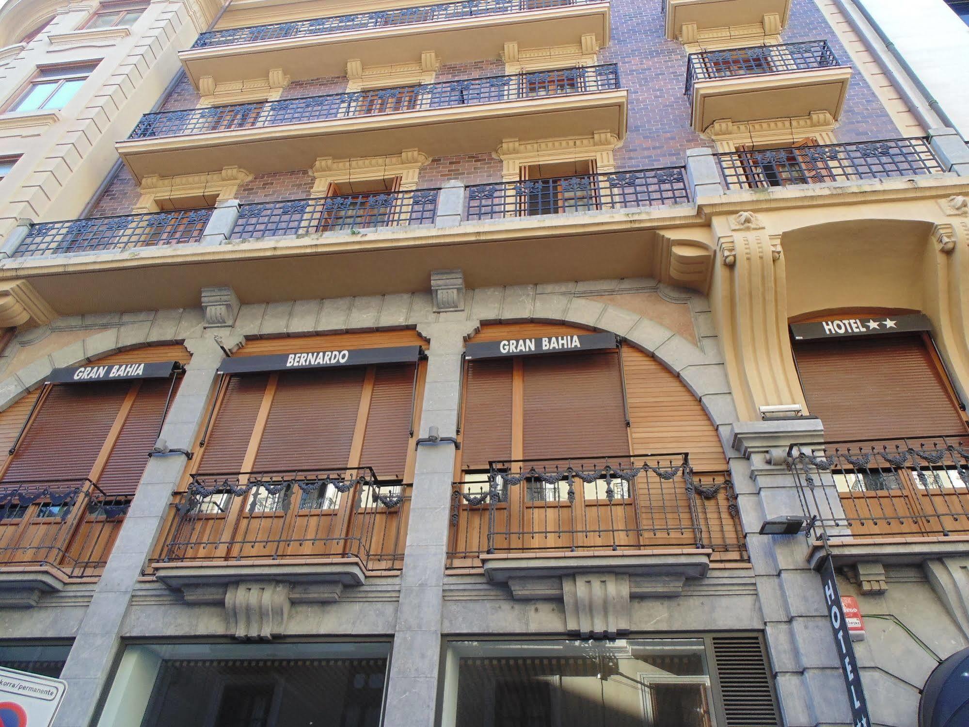 Trueba Hotel